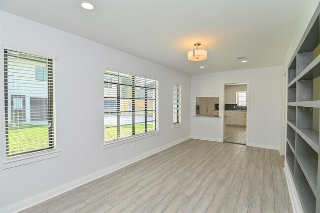 Foto del edificio - 3742 Charleston St