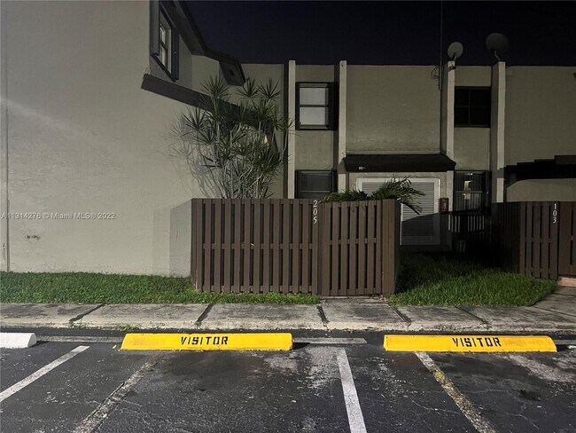 Foto del edificio - 9990 NW 9th St Cir