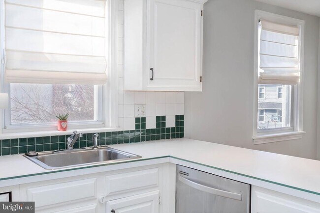 Foto del edificio - 209 Elm Ave