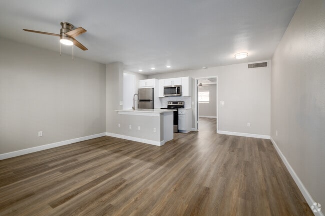 1BR, 1BA - 585SF- Living Room - Promontory