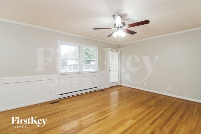 Building Photo - 1102 Pitt Pl