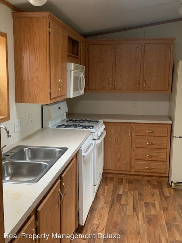 3 br, 2 bath House 29571 253rd St House Rental in Pierz, MN