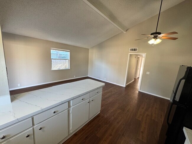 Foto del edificio - 4809 Houghton Ave