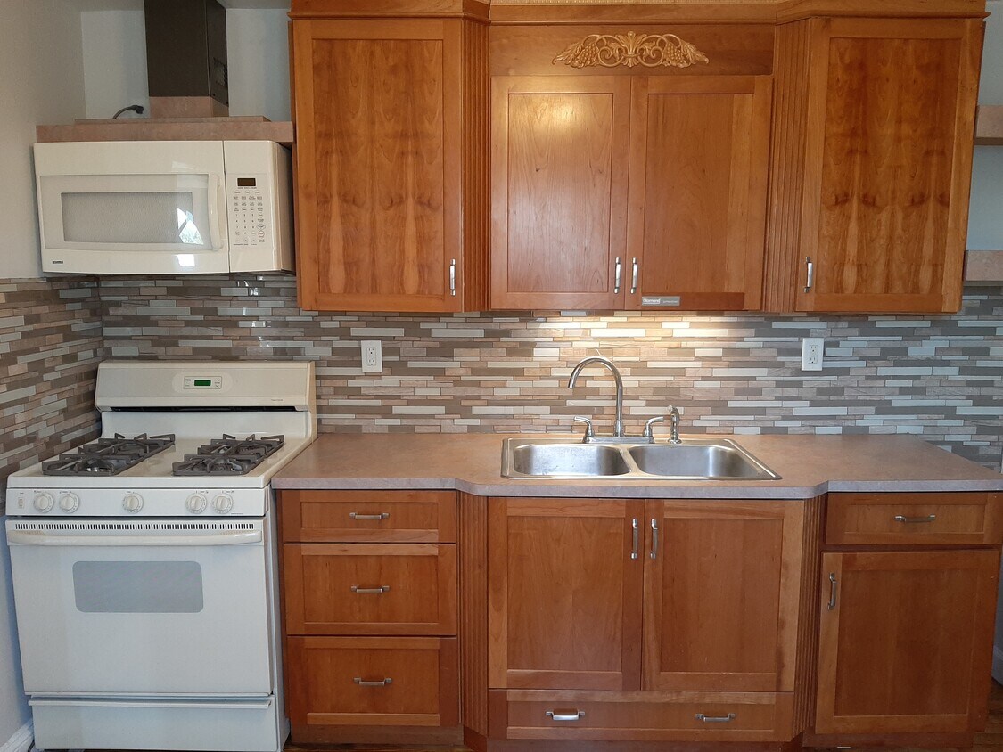 Kitchen - 1545 Cortland Ave