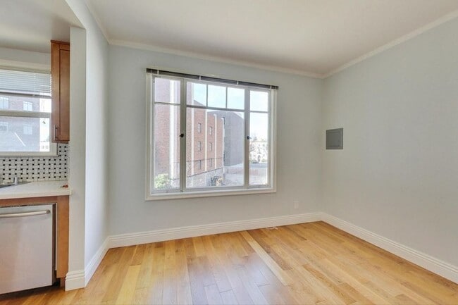 Building Photo - 465 Bellevue Ave