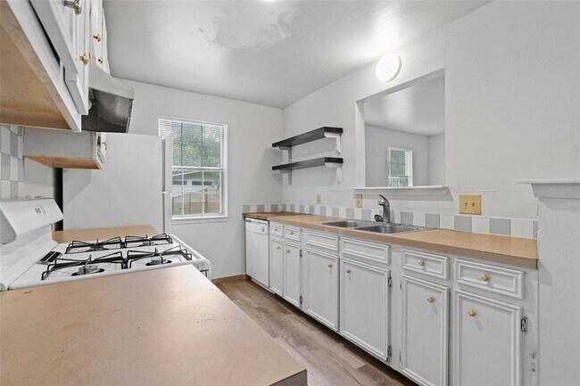 Foto del edificio - 1304 Delano St