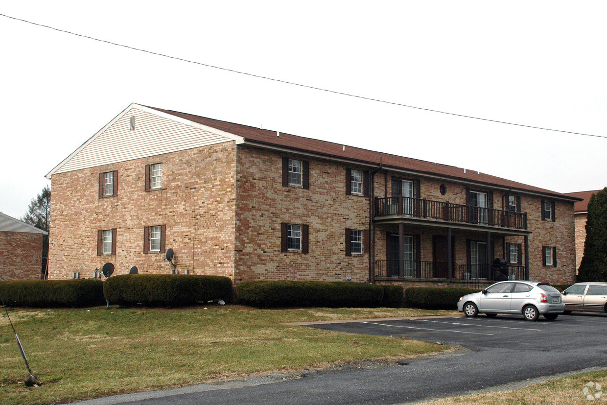 Primary Photo - Creston Apartments