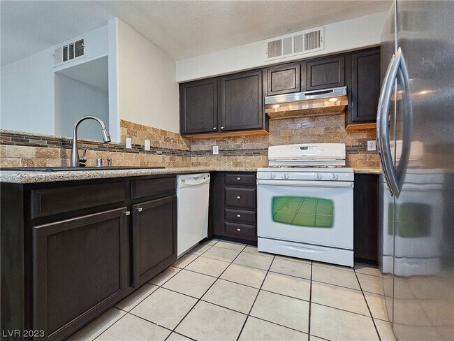 Building Photo - 5150 Mandalay Springs Dr