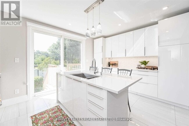 Building Photo - 26 Leyton Ave