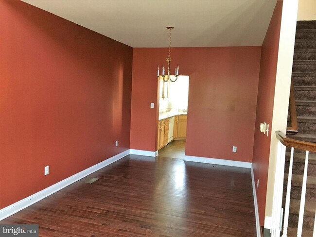 Building Photo - 8 Hemlock Ln