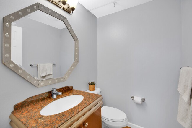 Building Photo - 335 Memory Ln