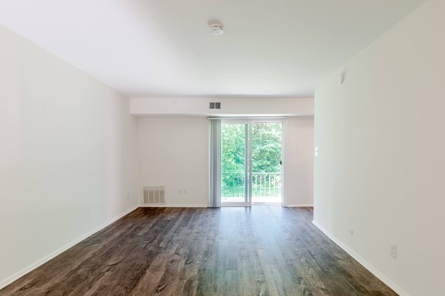 Building Photo - Woodacres Apartment Homes