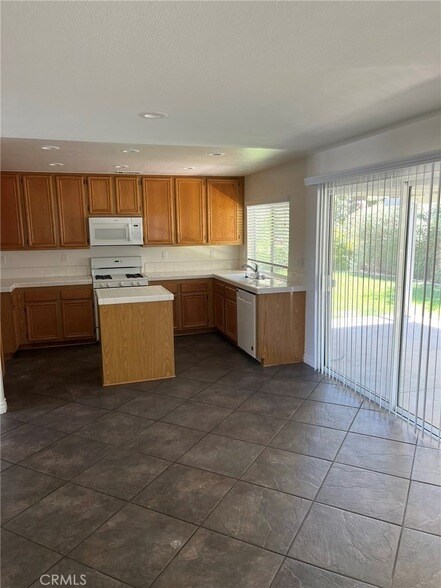 Foto principal - 762 St James Dr