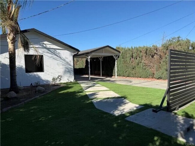Building Photo - Beautiful 4 Bedroom Pool Home for Rent in Tarzana