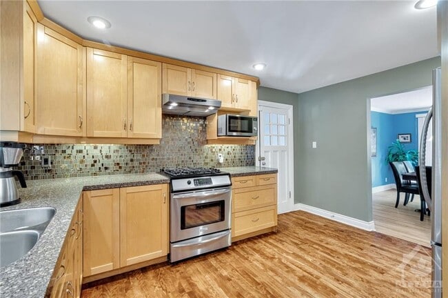 Building Photo - 44 Chippewa Av