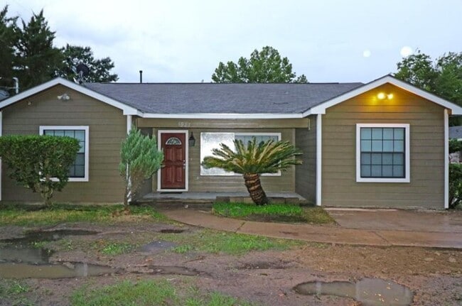 Building Photo - 1921 Ojeman Rd