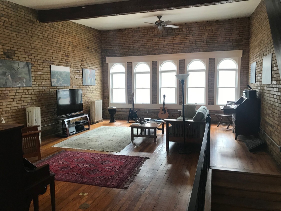 Living Room - 306 E State St