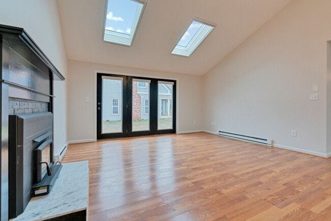 Building Photo - Charming Single Family Home offering  3-be...