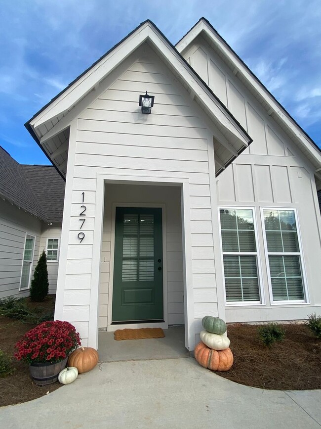 Building Photo - 1279 Burrow Cir