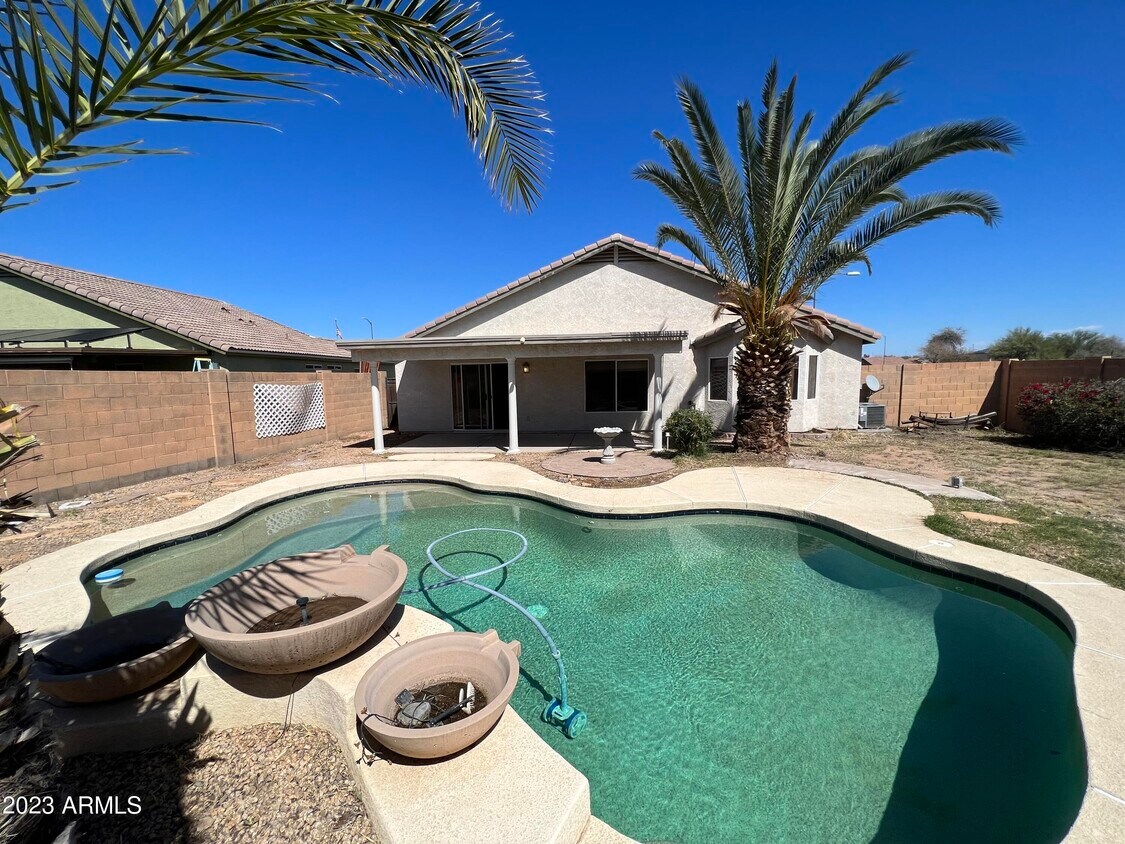 Foto principal - 12509 W Valentine Ave