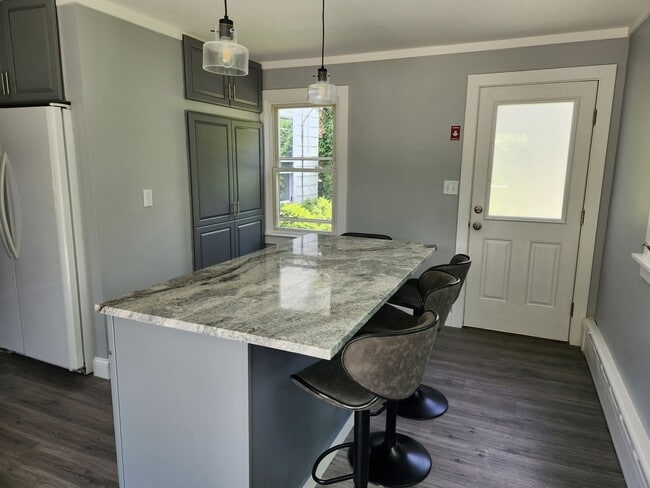 Foto del edificio - 148 Russells Mills Rd