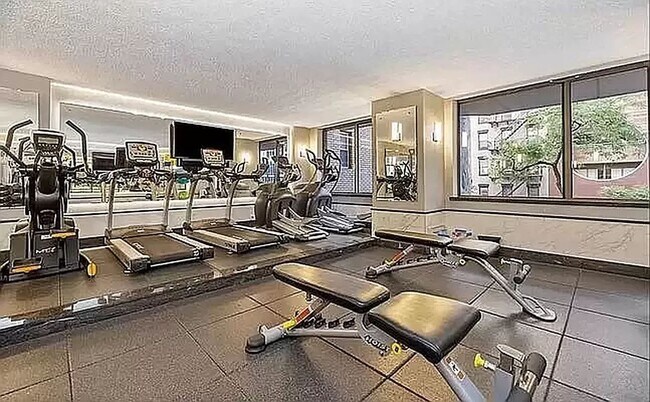 Foto del edificio - 245 East 44th Street