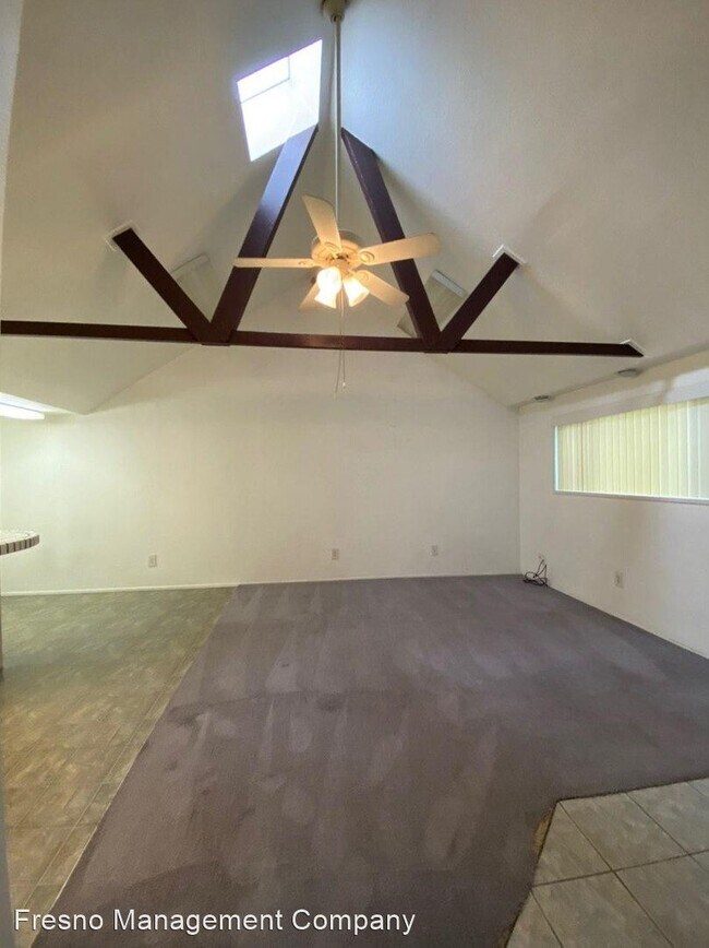 Building Photo - 581 N Yosemite Ave