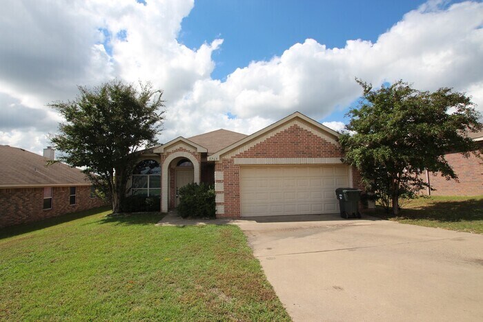 Primary Photo - Available Now! Beautiful 4 bedroom home in...