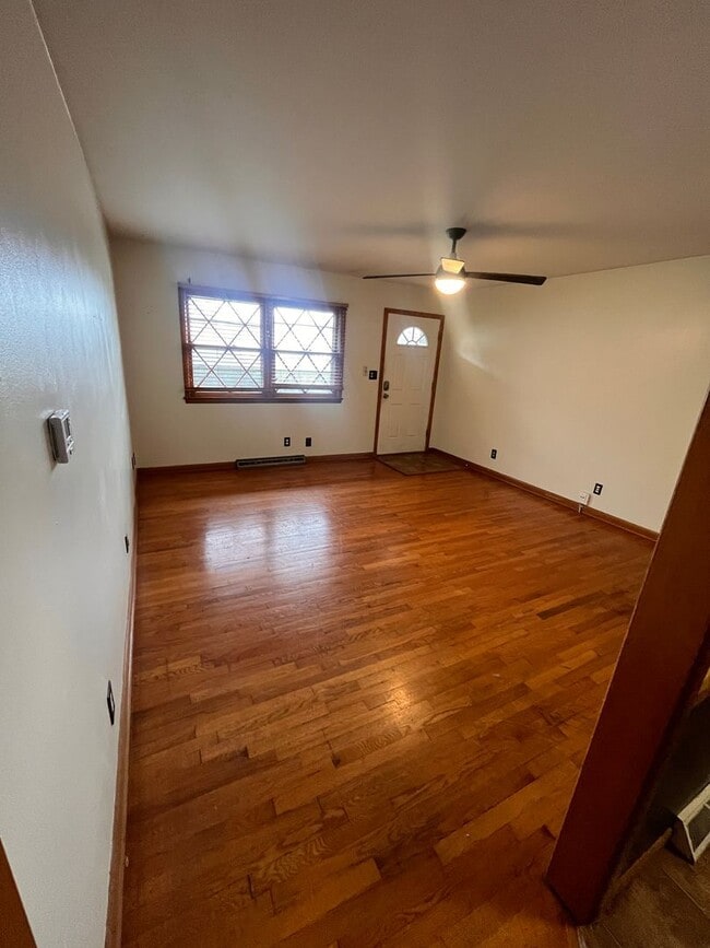 Building Photo - 2 Bed/ 2 Bath