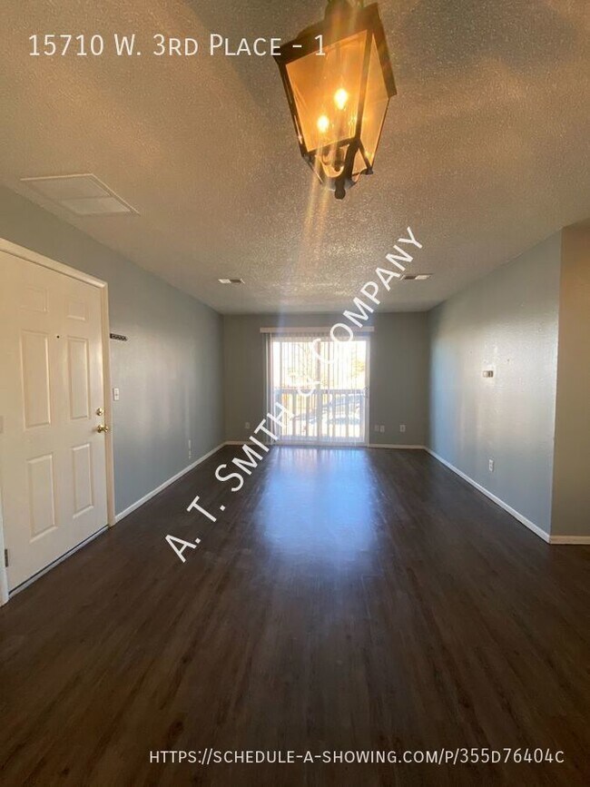 Building Photo - Located In Golden! Updated & Spacious Two ...