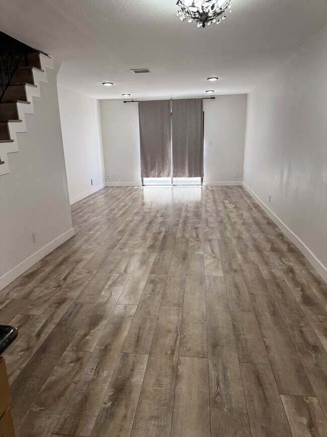 Foto del edificio - 14803 Vanowen St