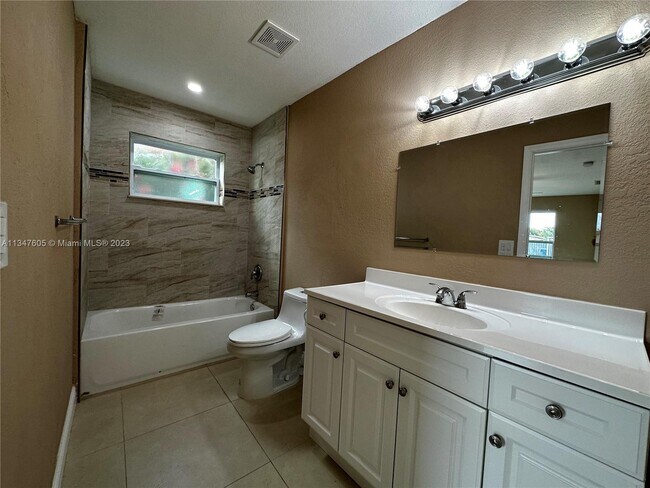 Foto del edificio - 141 NE 212th St