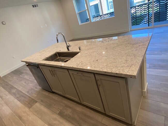 Building Photo - 3893 Quantum Dr