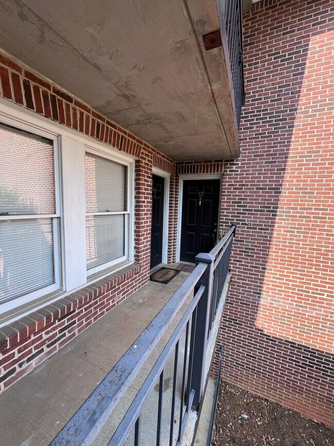 Foto del edificio - 449 Harper Ave