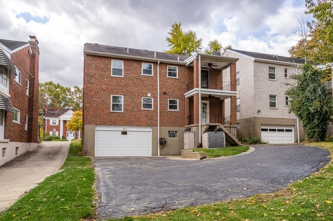 Building Photo - 2886 Temple Ave