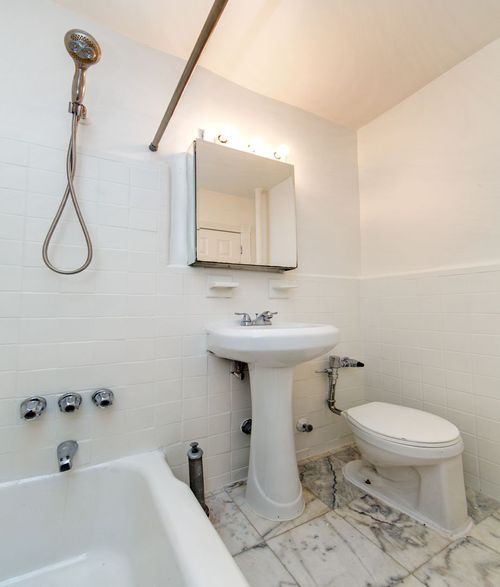 Foto del edificio - 419 E 82nd St