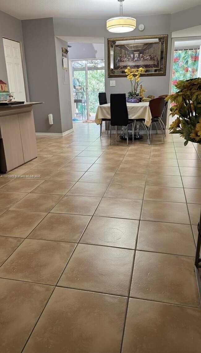 Foto del edificio - 6656 SW 116th Ct
