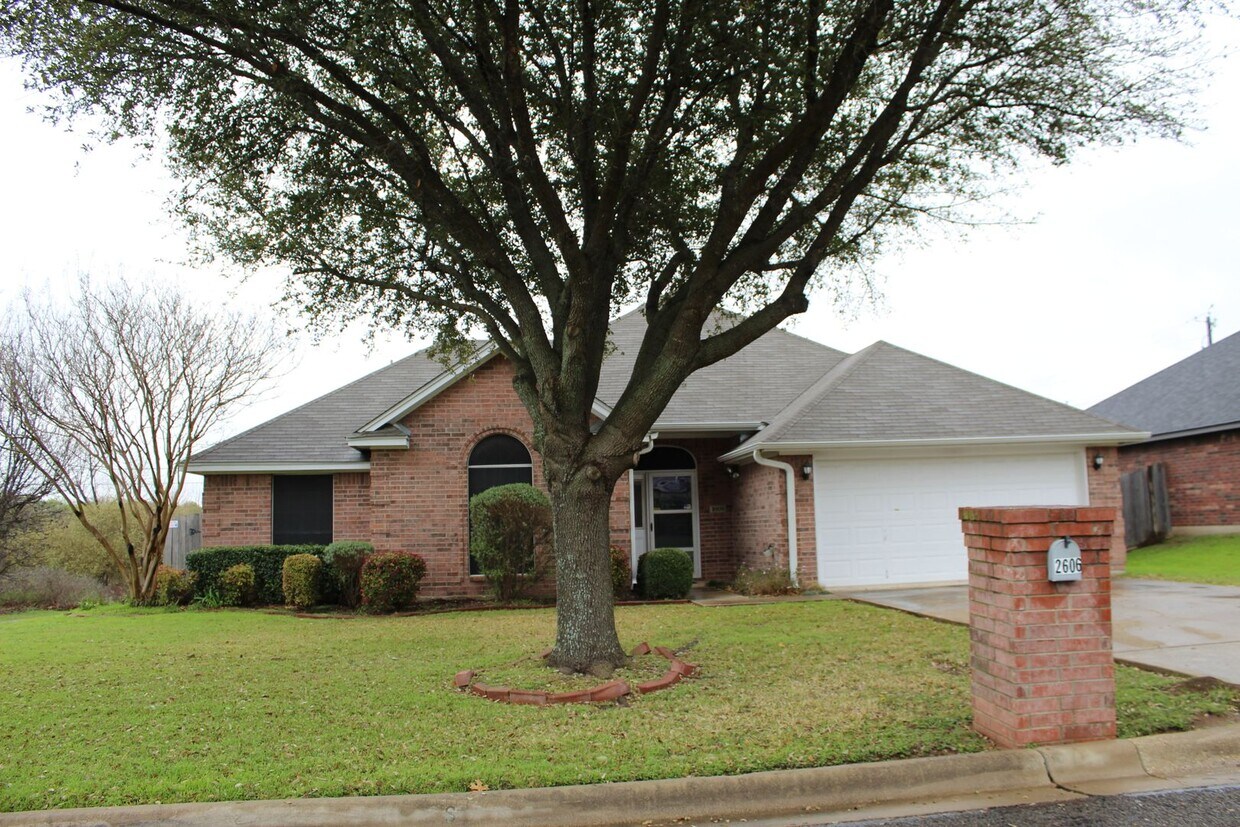 Primary Photo - 3 BEDROOM NEAR BELTON HIGH SCHOOL