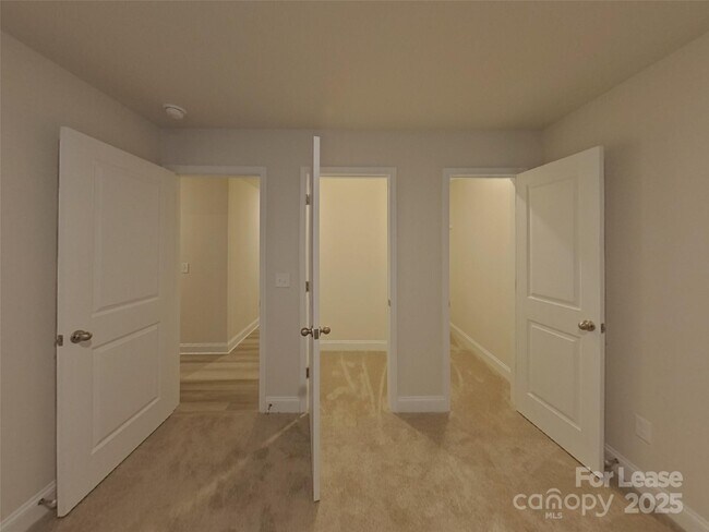 Building Photo - 137 Queenshall Rd