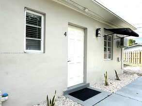 Building Photo - 401 SE 14th Ct
