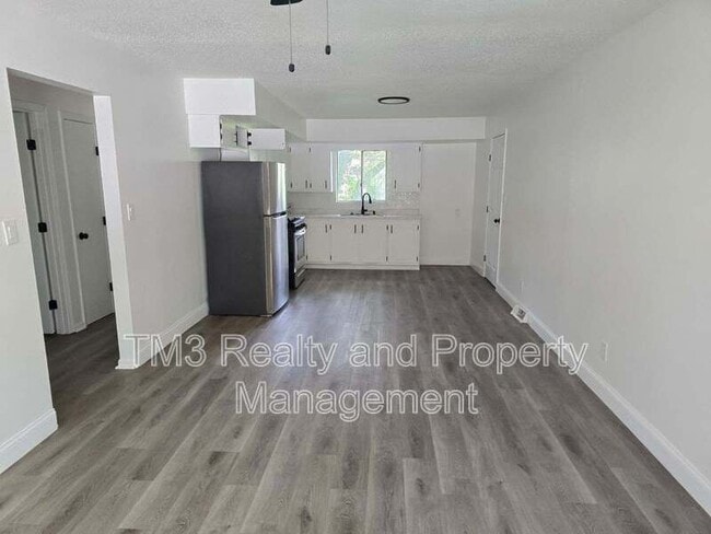 Building Photo - 1705 N 76th Ter