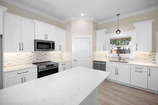 Building Photo - 61 Spruce St