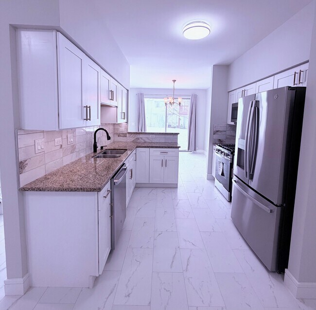 Building Photo - 2741 Odlum Dr