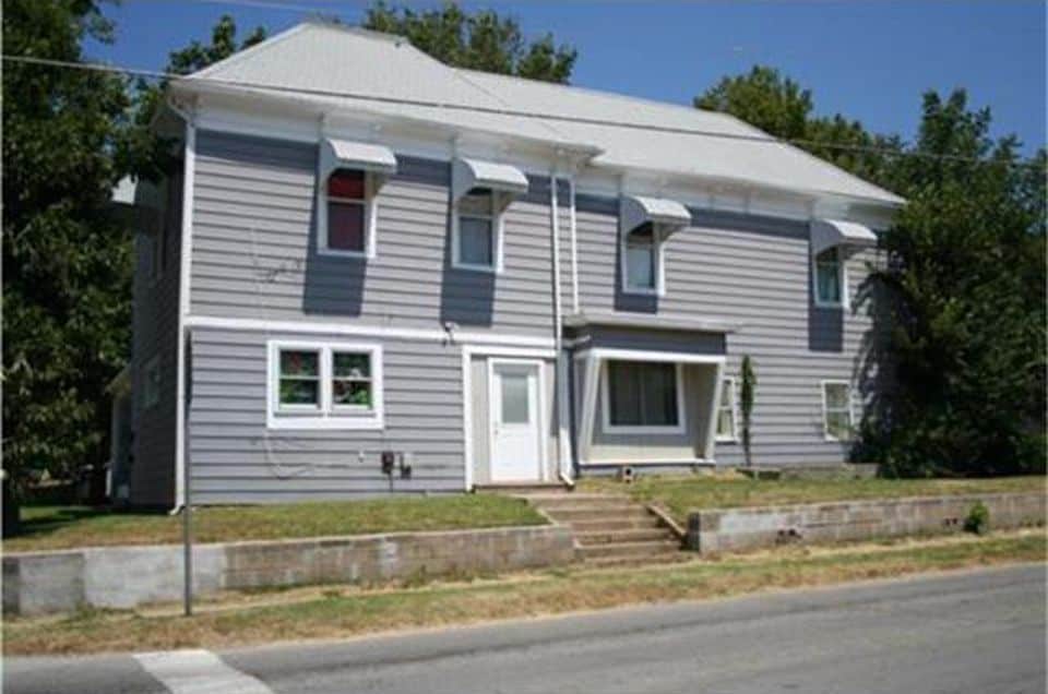 Primary Photo - 701 N Main St