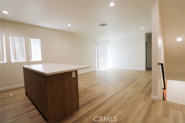 Foto del edificio - 1147 N Kenmore Ave