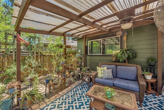 Building Photo - 116 W White Willow Cir