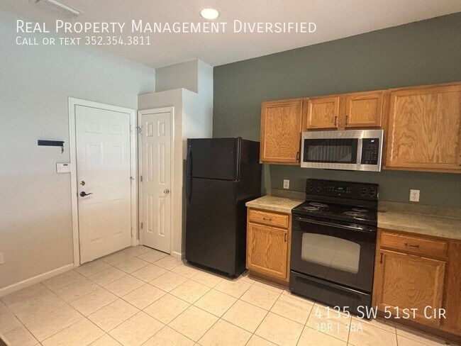 Foto del edificio - 4135 SW 51st Cir