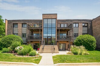 Building Photo - 1420 Stonebridge Cir
