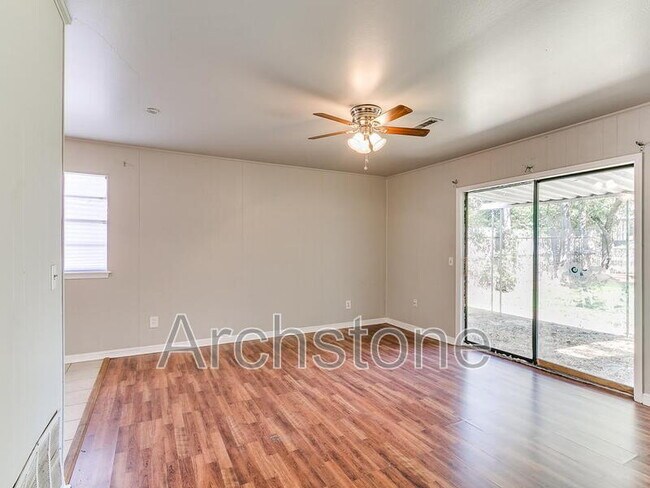 Foto del edificio - 1424 Tanglewood Dr