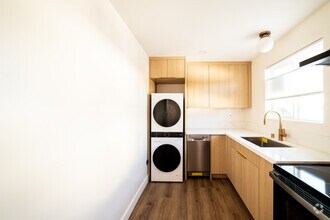 Building Photo - 1346 S Dunsmuir Ave